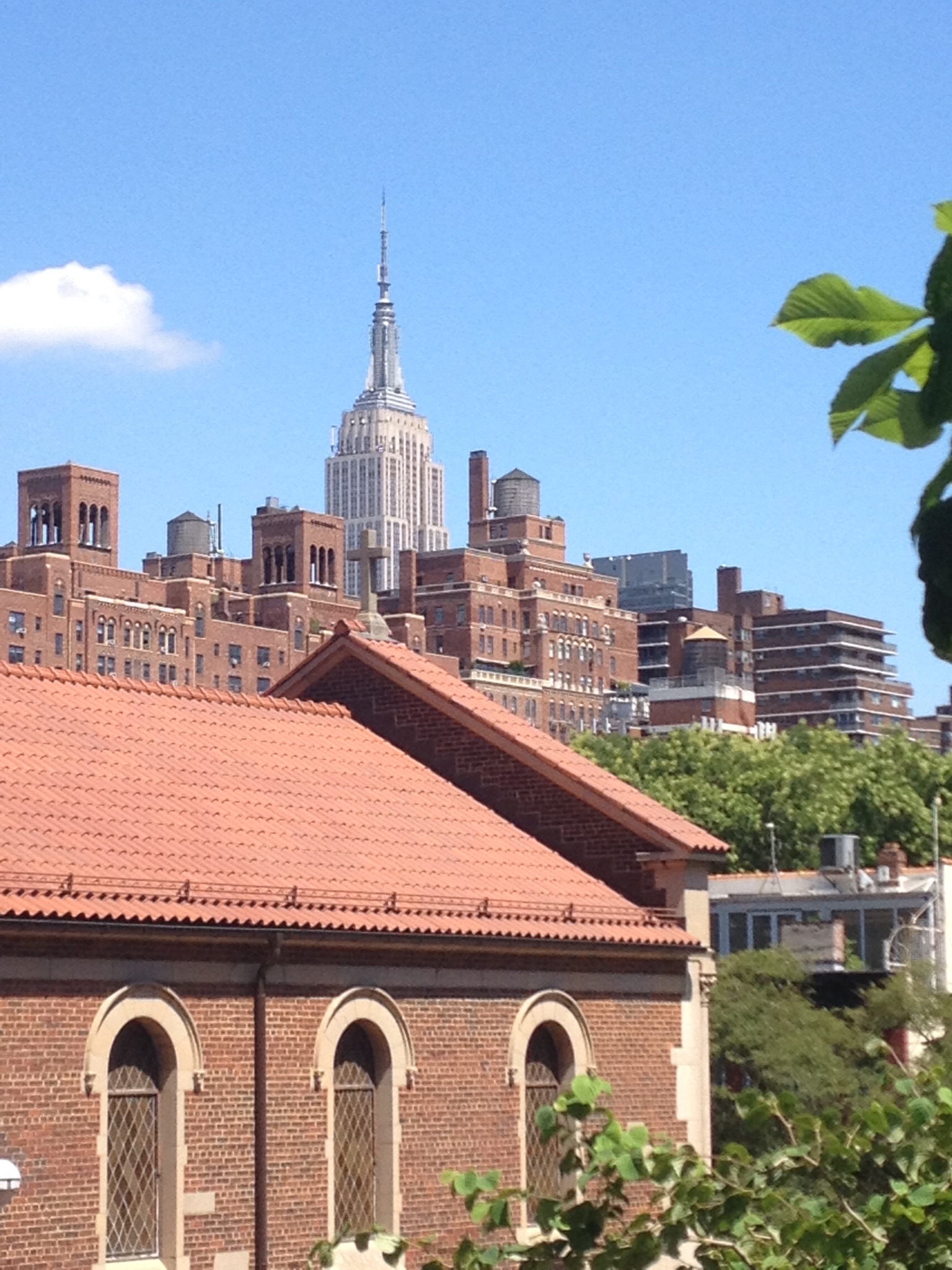 View of NYC skyline with Empire State Building from the Highline Park - Photo Frank Fernandez View of NYC skyline with Empire State Building from the High Line Elevated Park - Photo Frank Fernandez